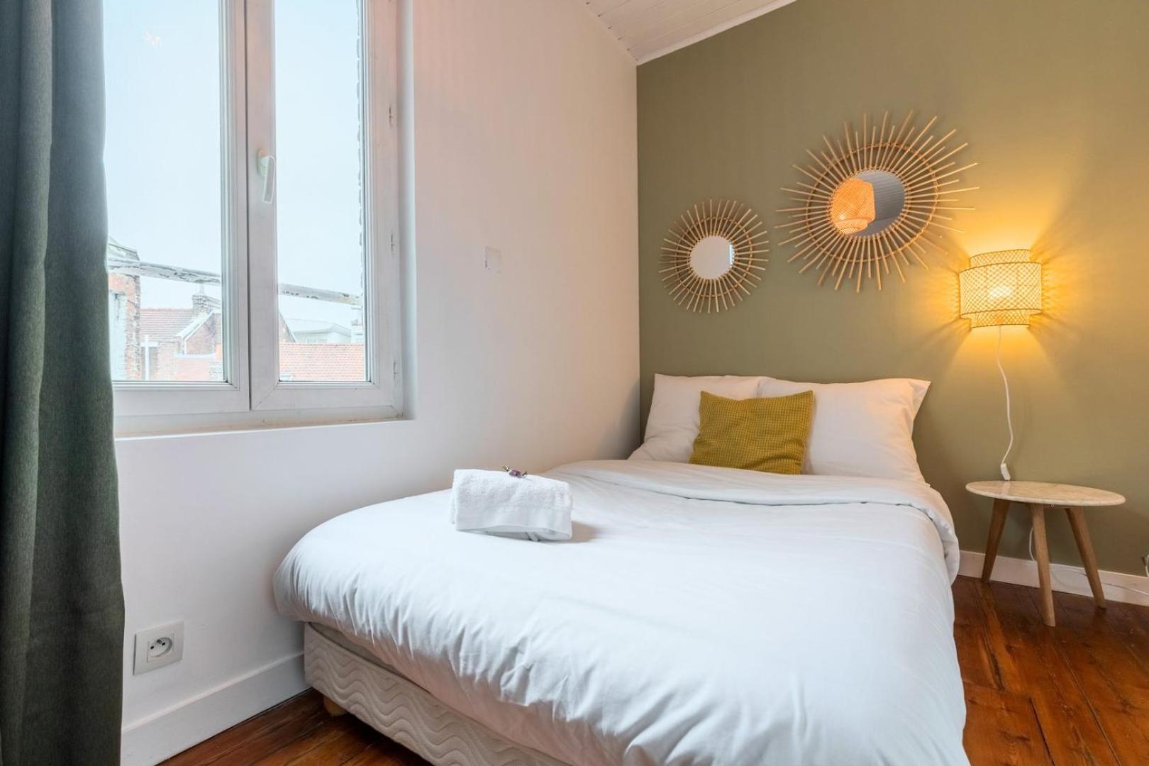 2-Bedroom Apartment Near Metro ลีลล์ ภายนอก รูปภาพ